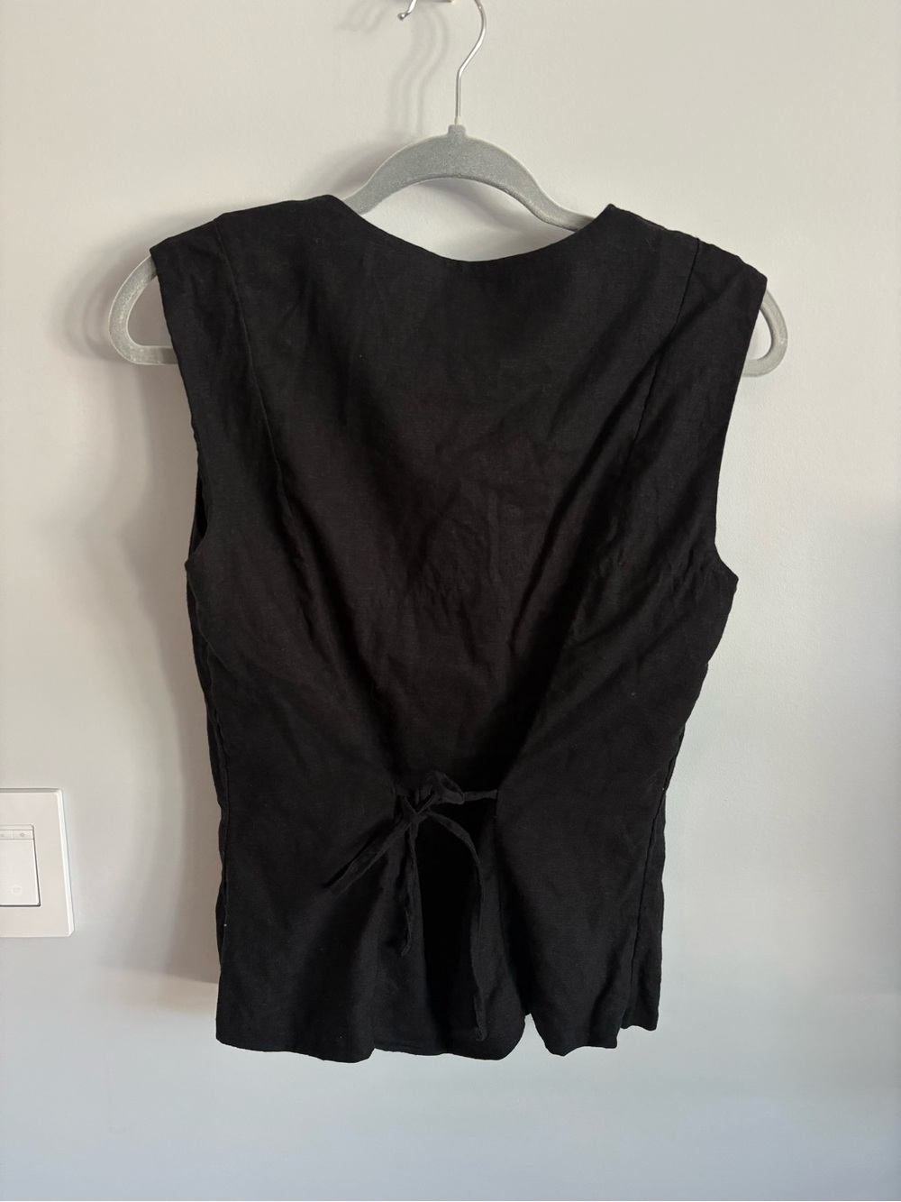 Abercrombie & Fitch Black Sleeveless Button-Front Top - Picture 2 of 3
